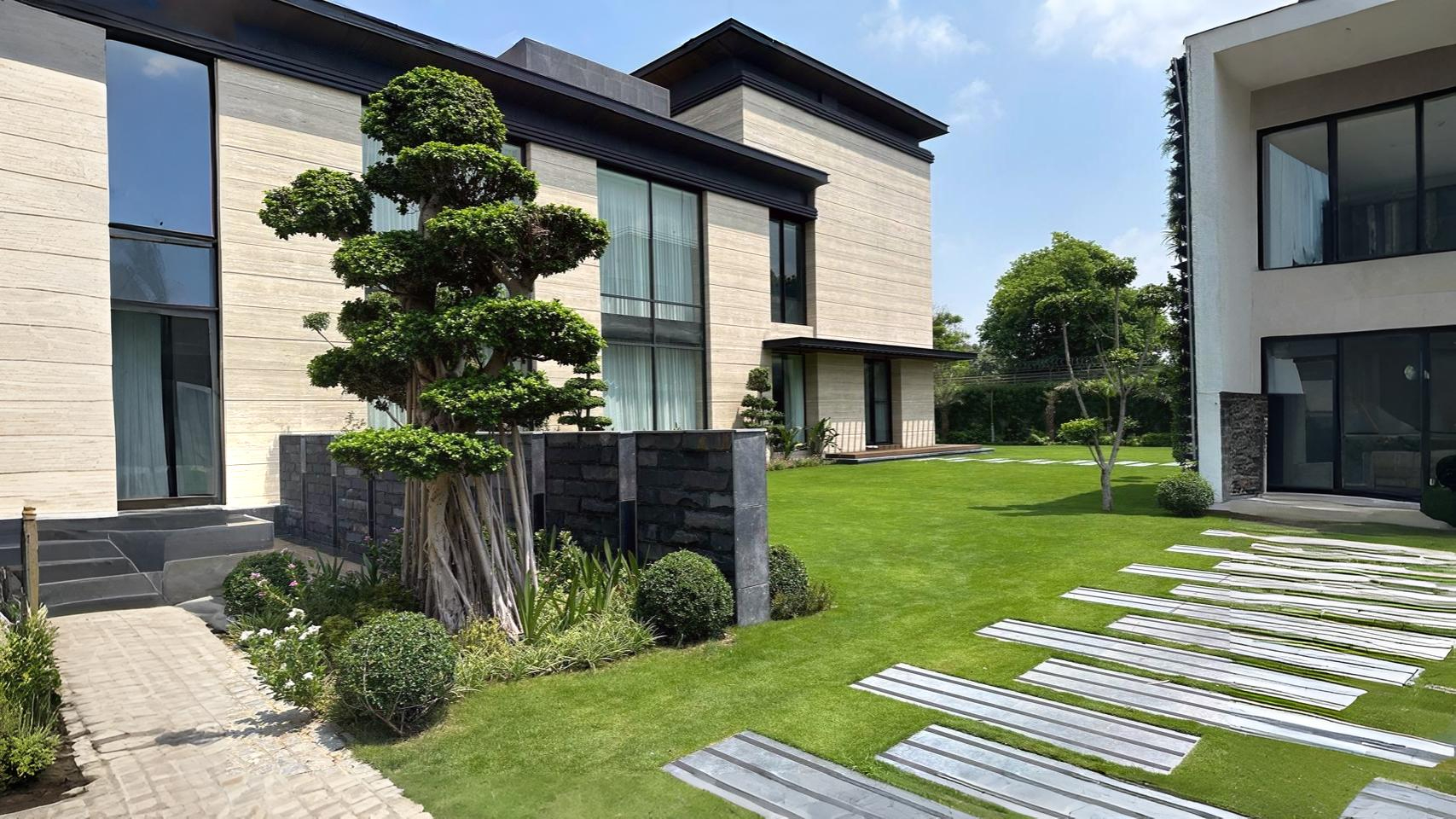 FARMHOUSE LANDSCAPING